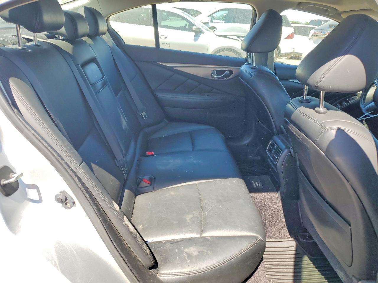 INFINITI Q50 Premium