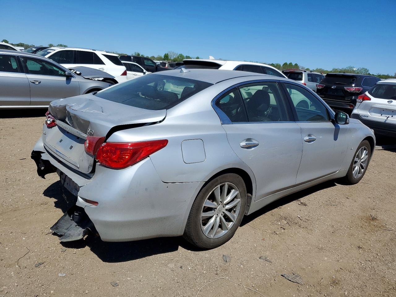 INFINITI Q50 Premium