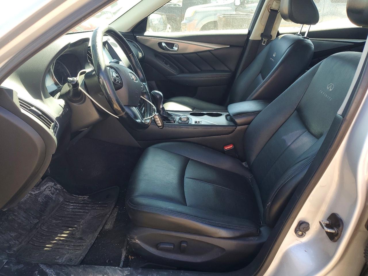 INFINITI Q50 Premium