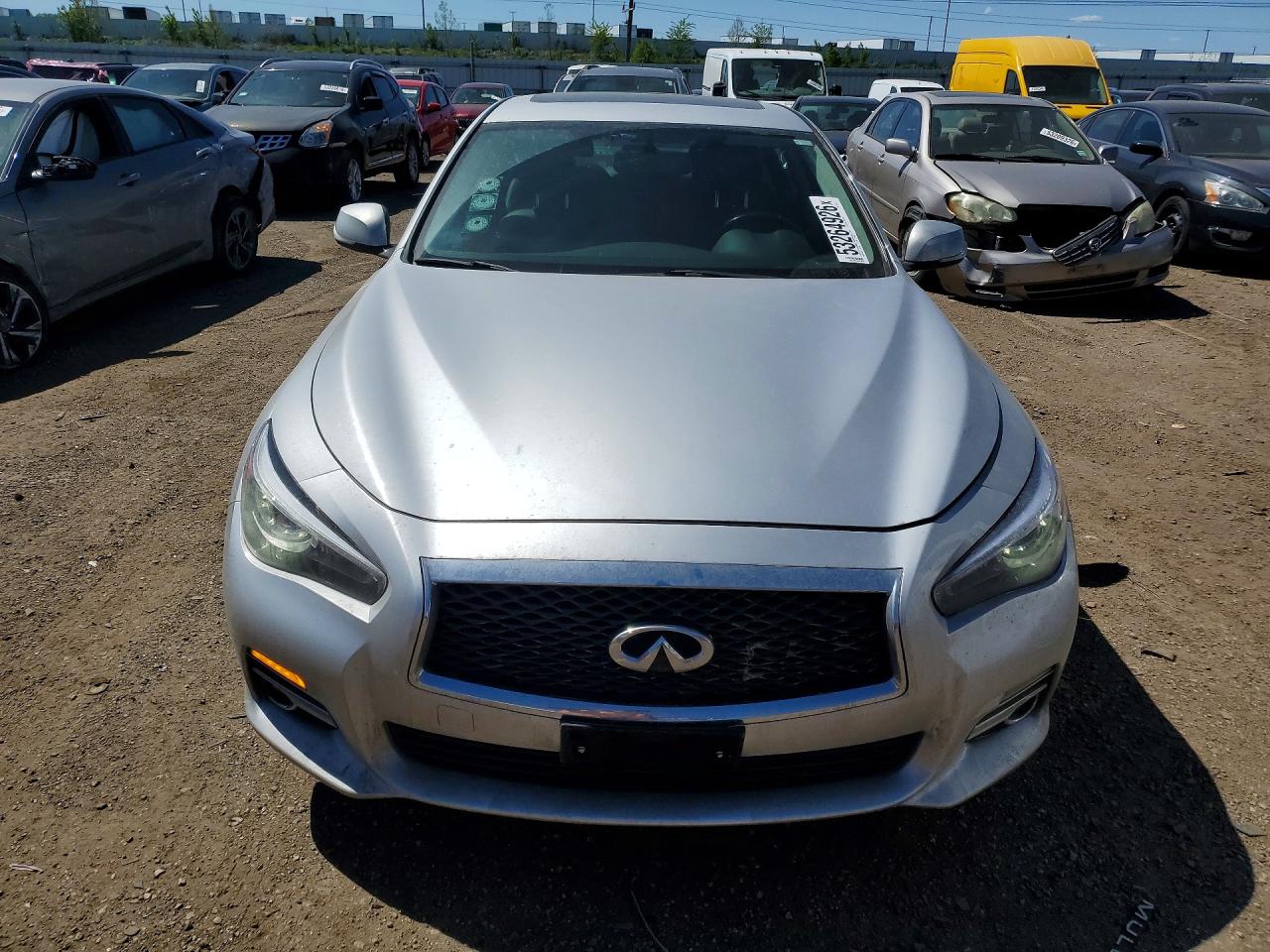 INFINITI Q50 Premium