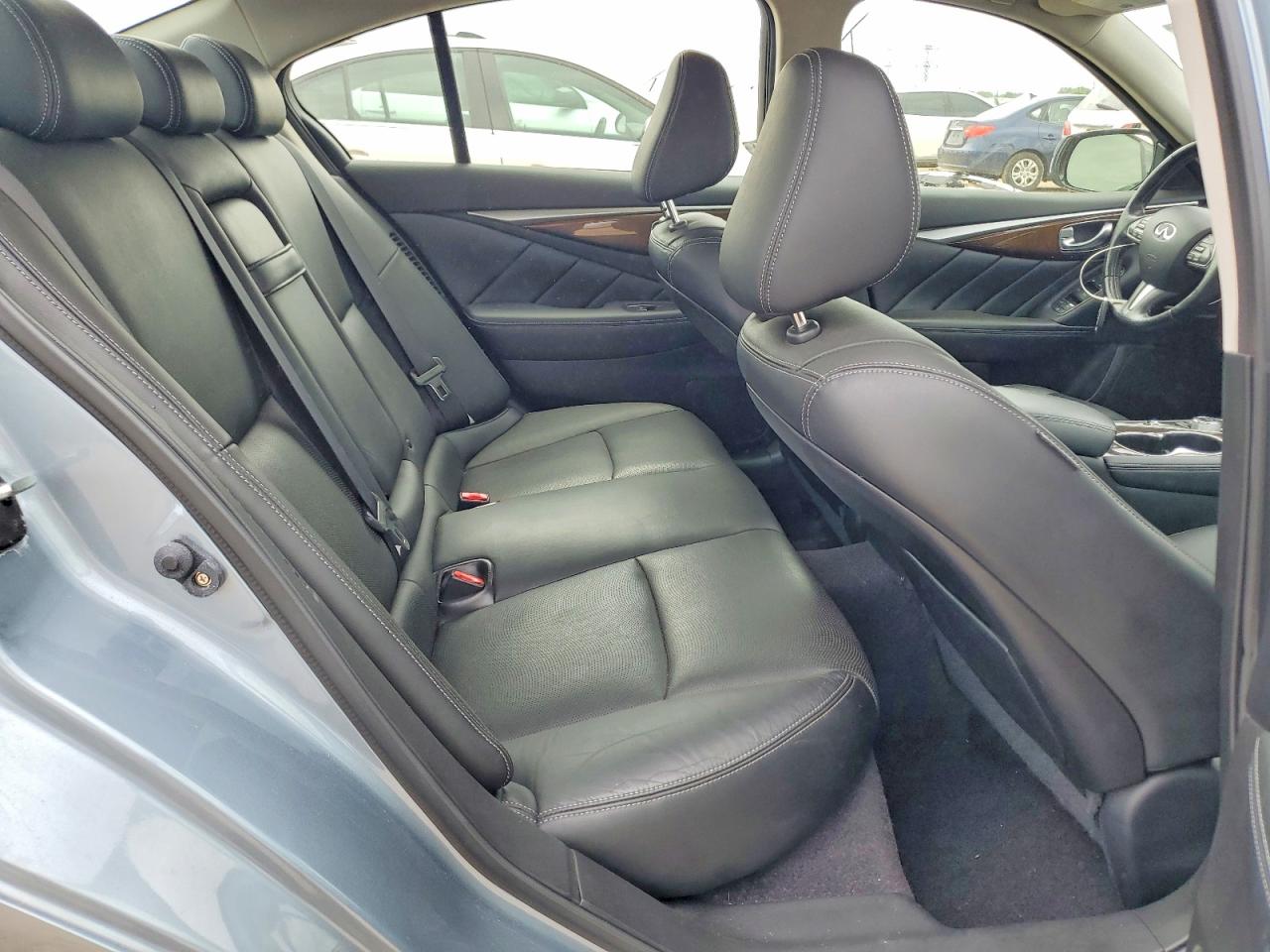 INFINITI Q50 Premium