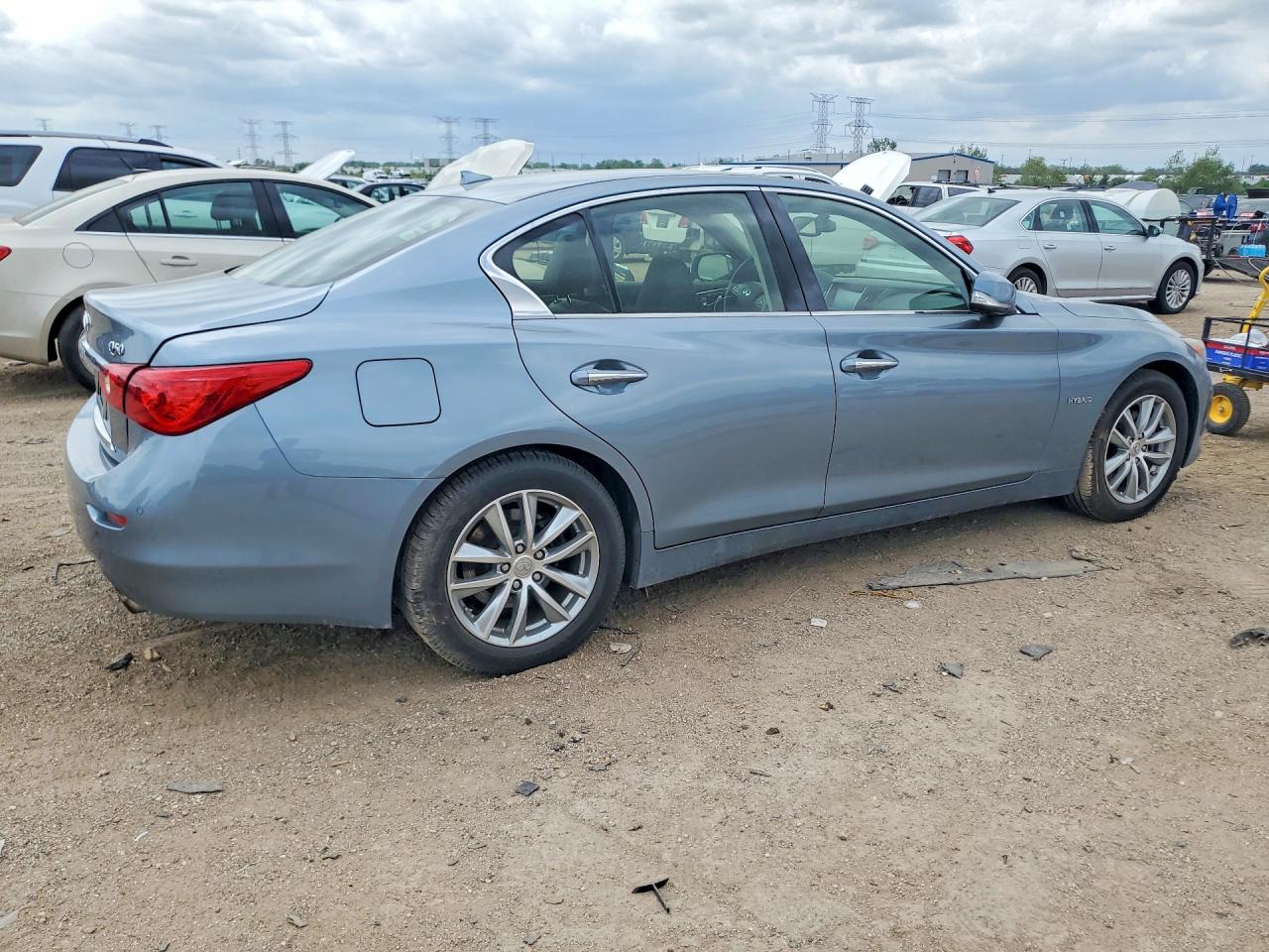 INFINITI Q50 Premium