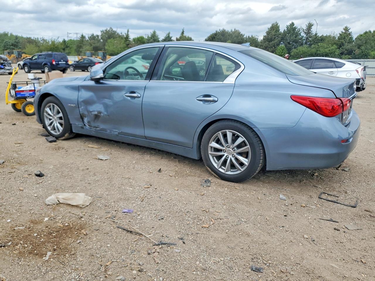 INFINITI Q50 Premium