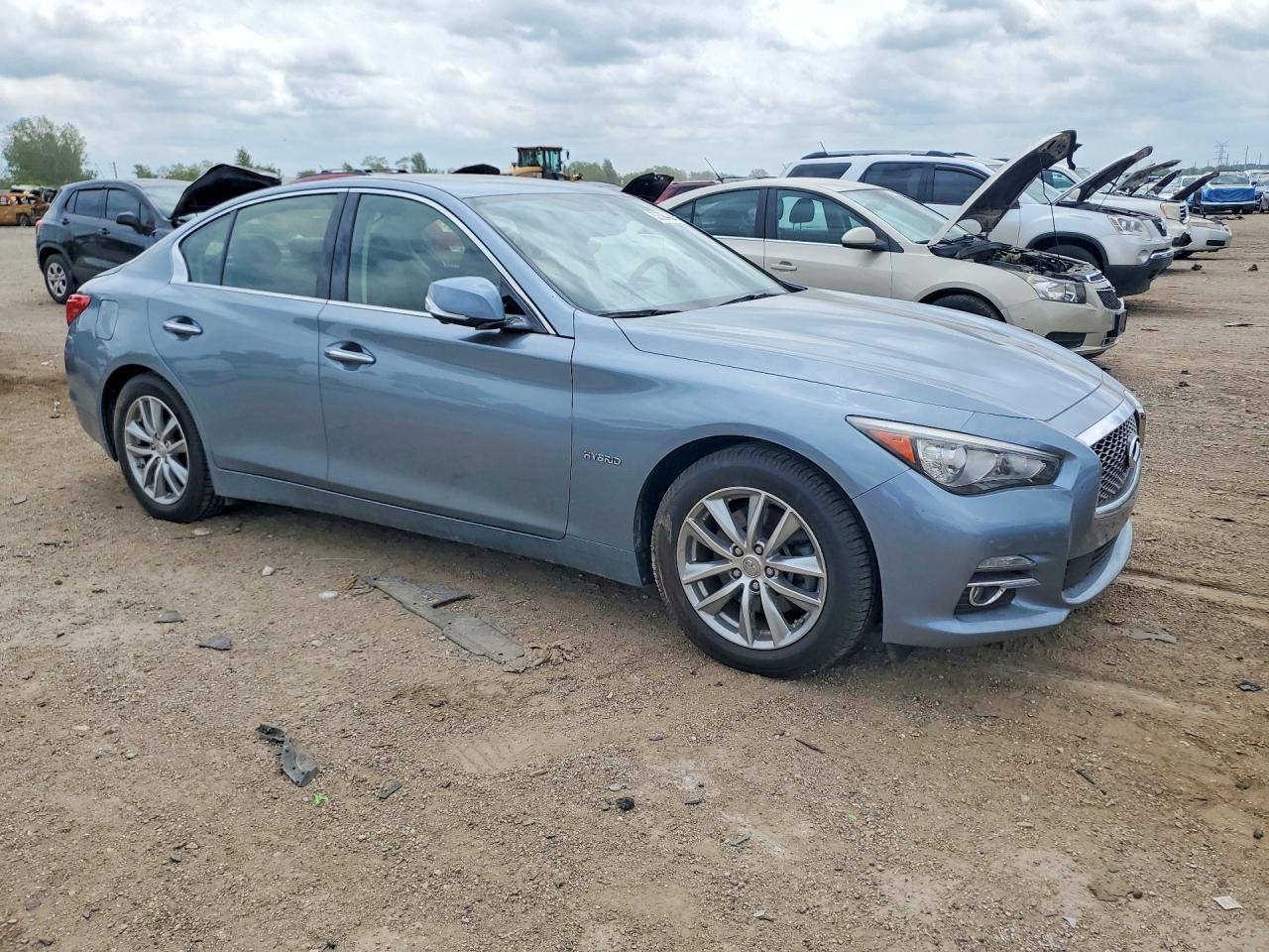 INFINITI Q50 Premium