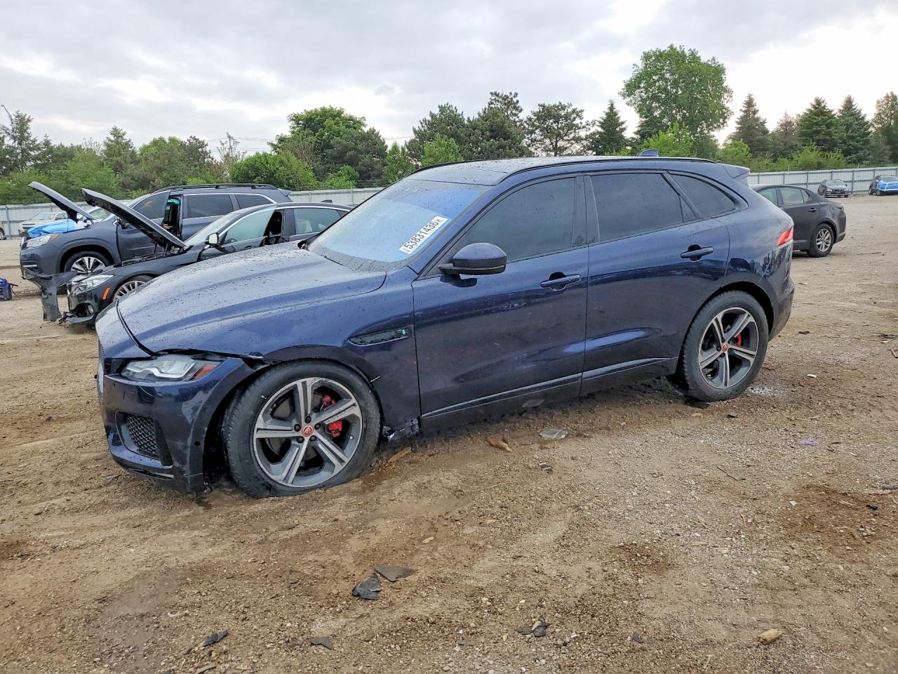 Salvage Jaguar F-PACE Image