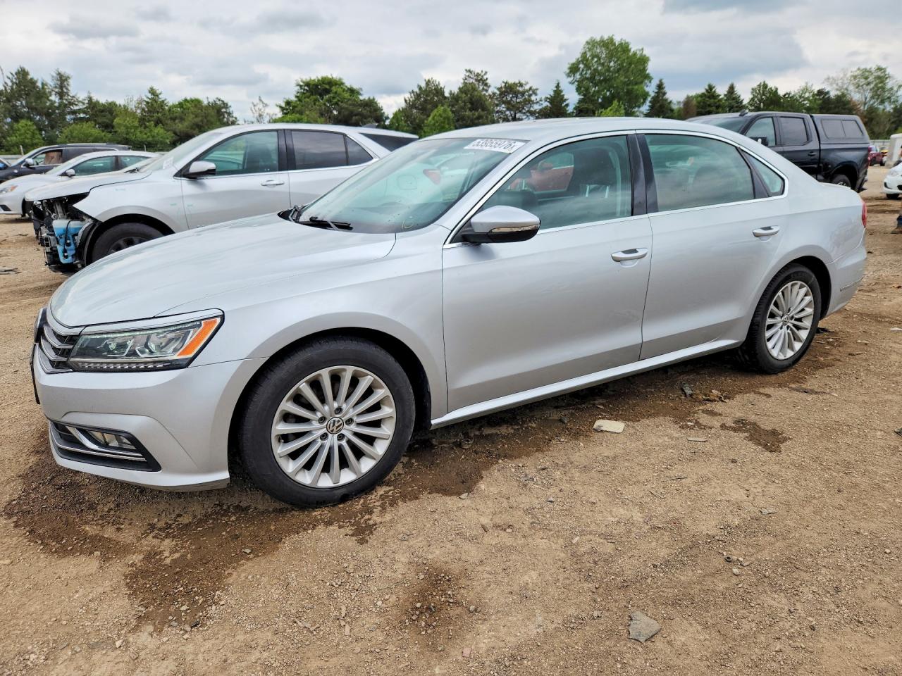 Salvage Volkswagen Passat Image