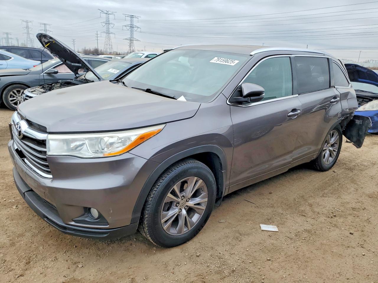 Salvage Toyota Highlander Image