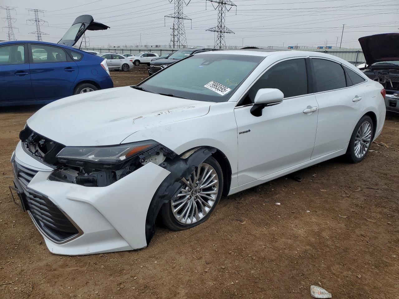 Salvage Toyota Avalon Image
