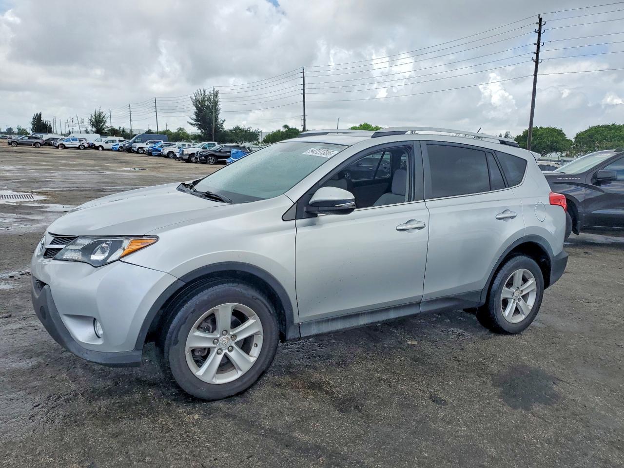 Salvage Toyota RAV4 Image