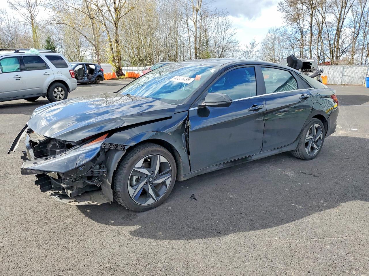 Salvage Hyundai ELANTRA Image