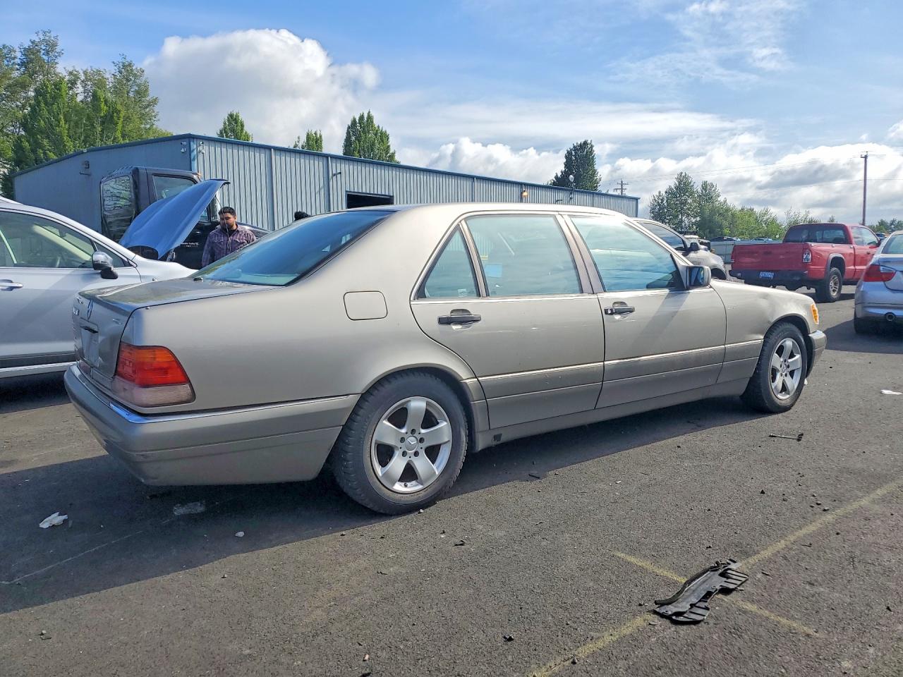 Mercedes-Benz S-Class 320