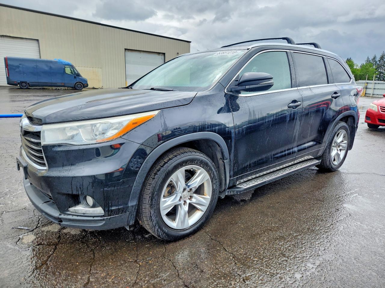 Salvage Toyota Highlander Image
