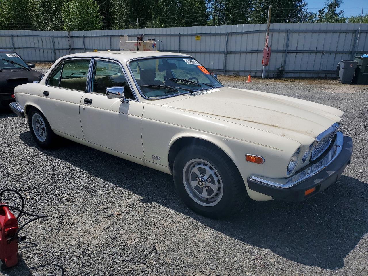 Jaguar Xj6