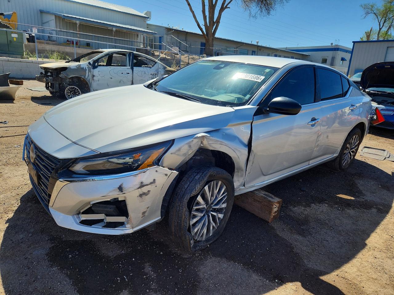 Salvage Nissan Altima Image