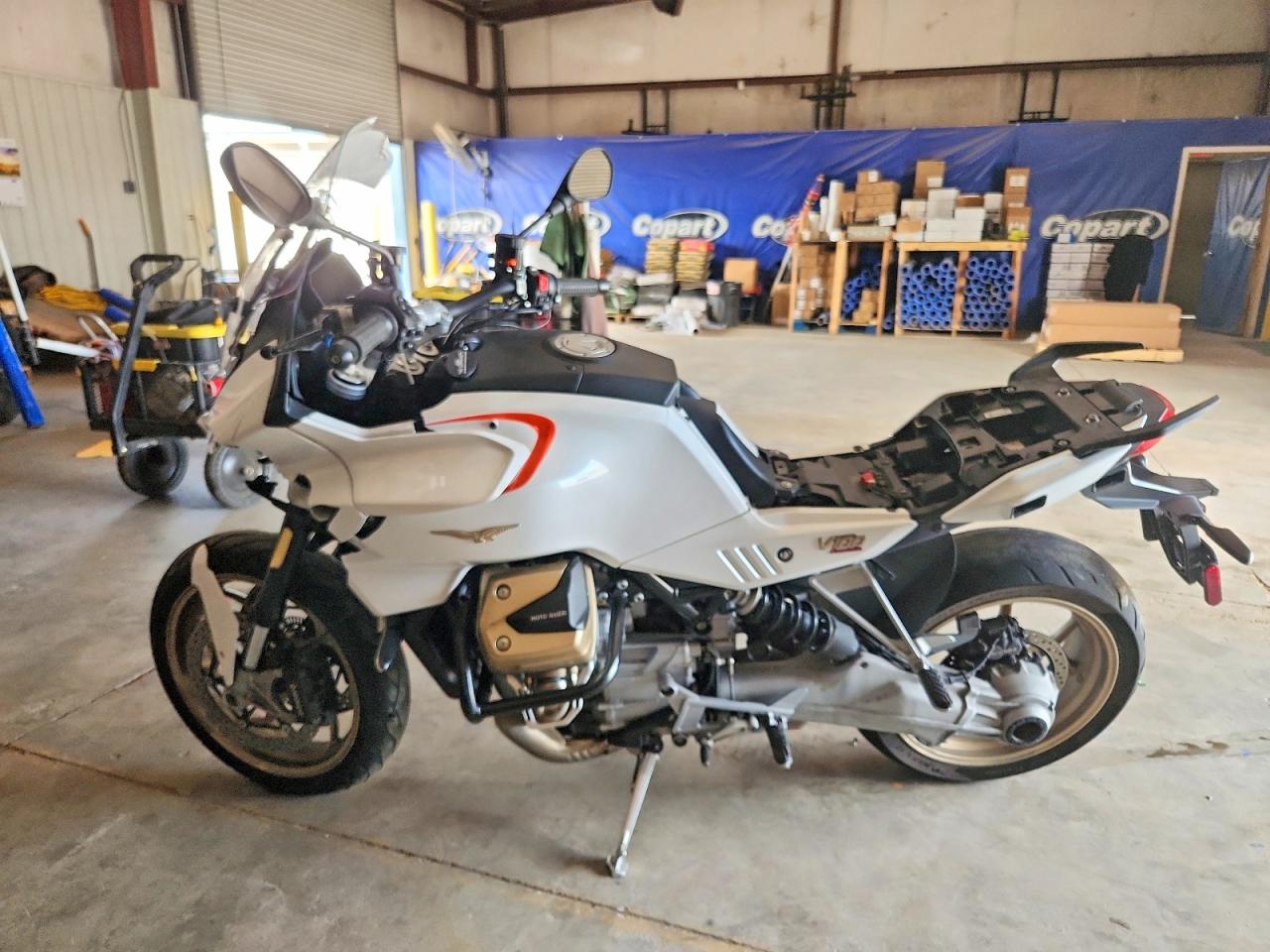 Moto Guzzi V100 Mandello