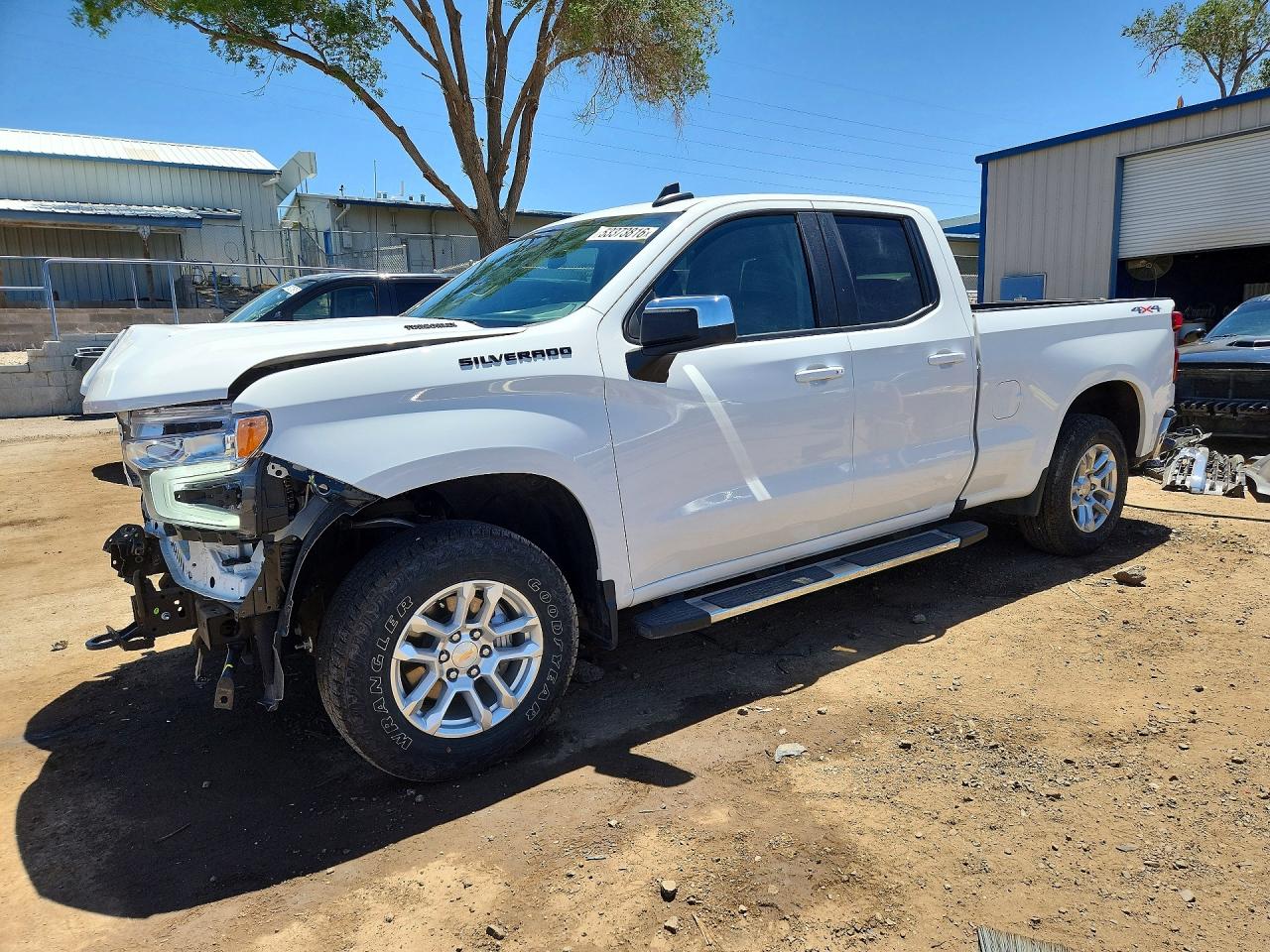 Salvage Chevrolet Silverado Image