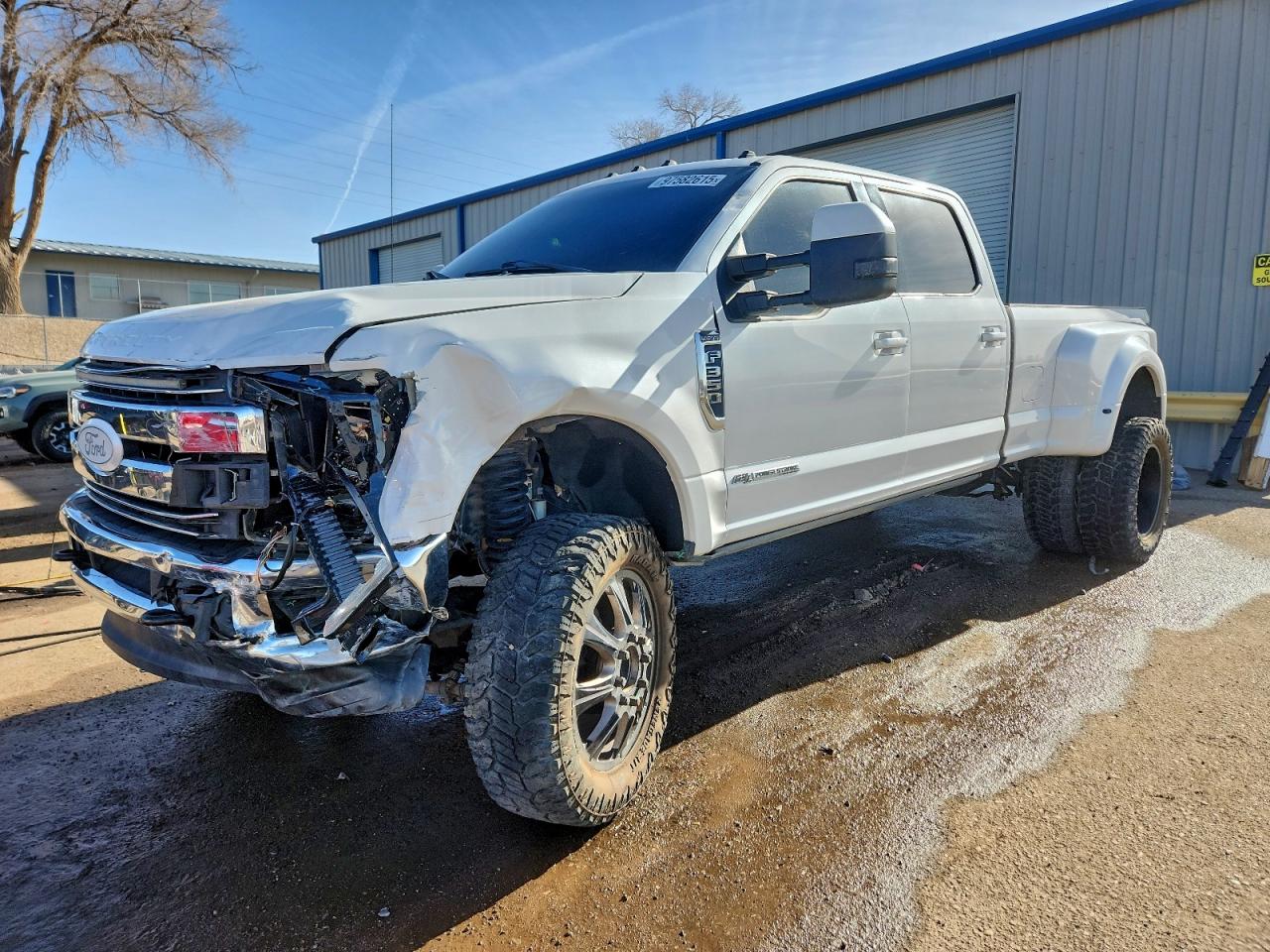 Salvage Ford F-350 Image
