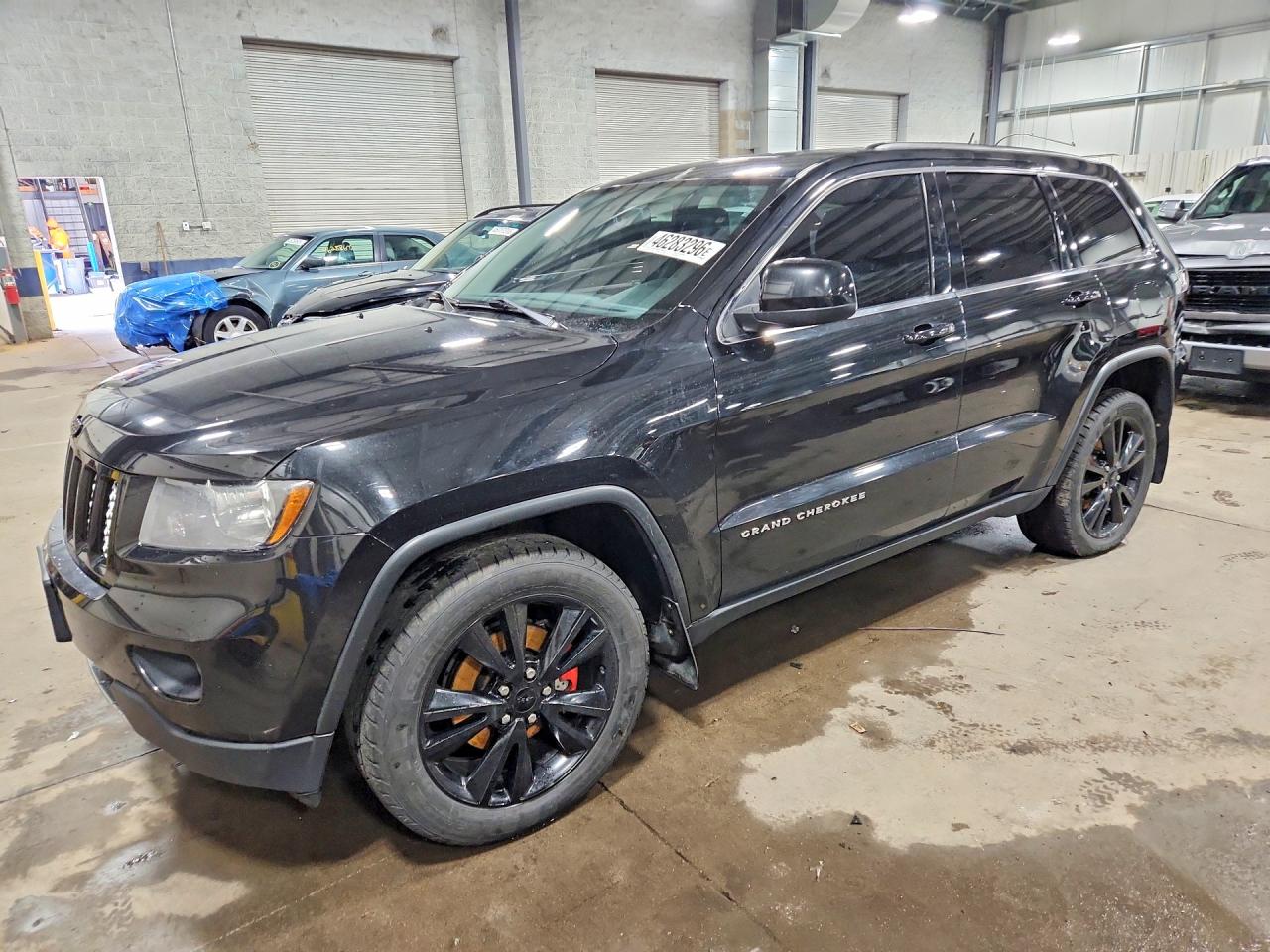 Salvage Jeep Grand Cherokee Image