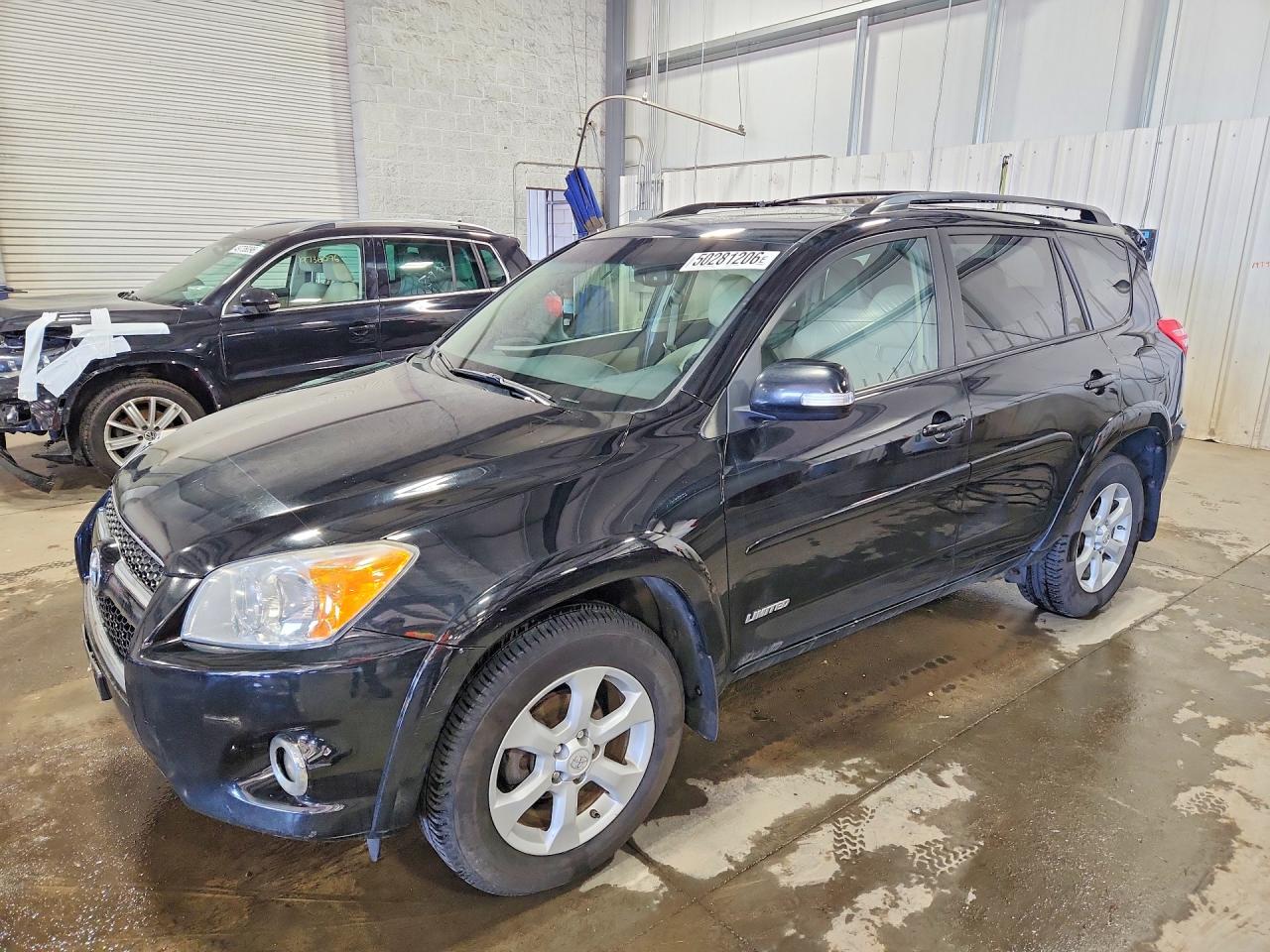 Salvage Toyota RAV4 Image