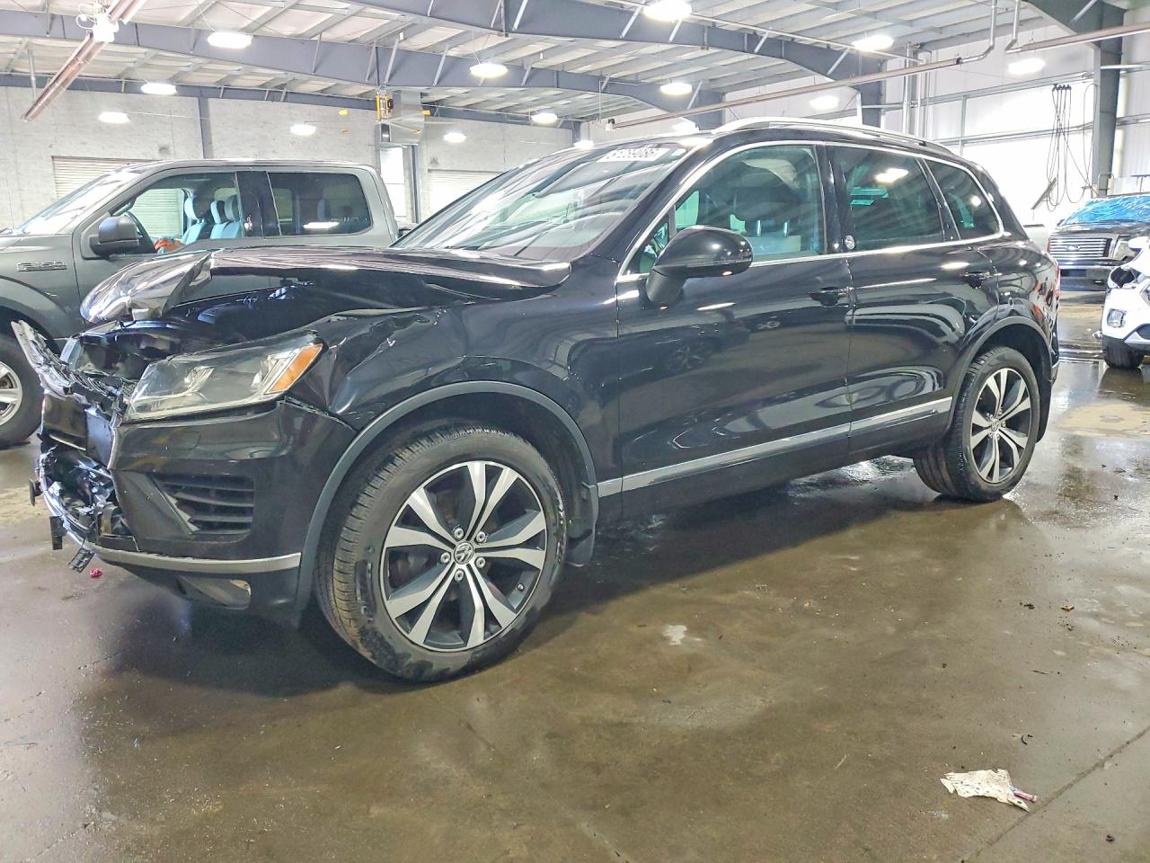 Salvage Volkswagen Touareg Image