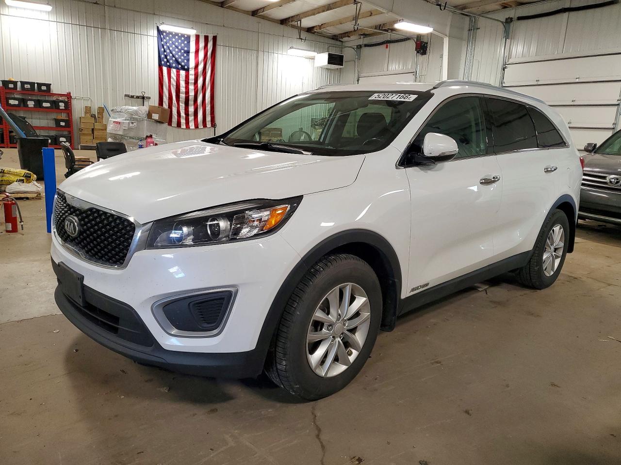 Salvage Kia Sorento Image