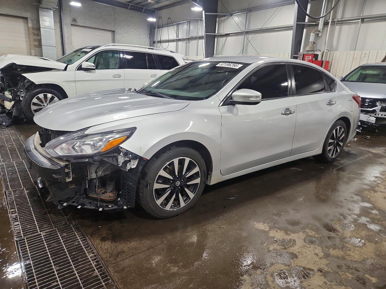 Salvage Nissan Altima Image