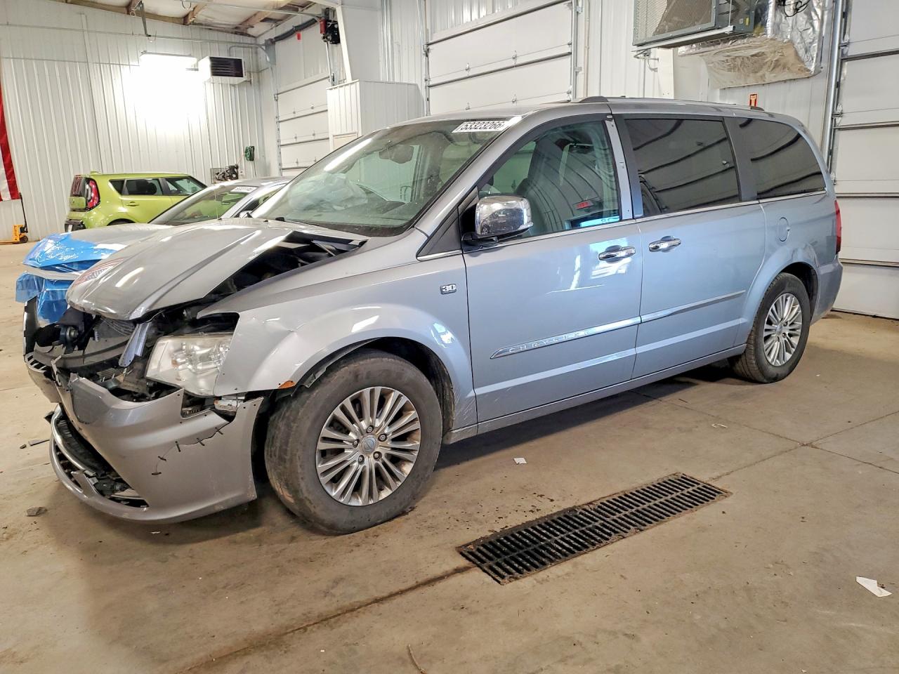 Salvage Chrysler Minivan Image