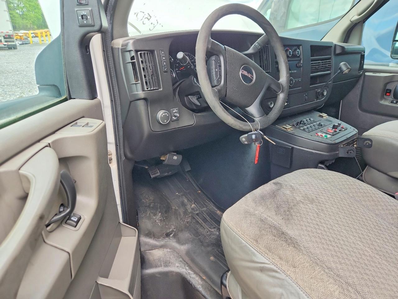 GMC Savana Cutaway G4500