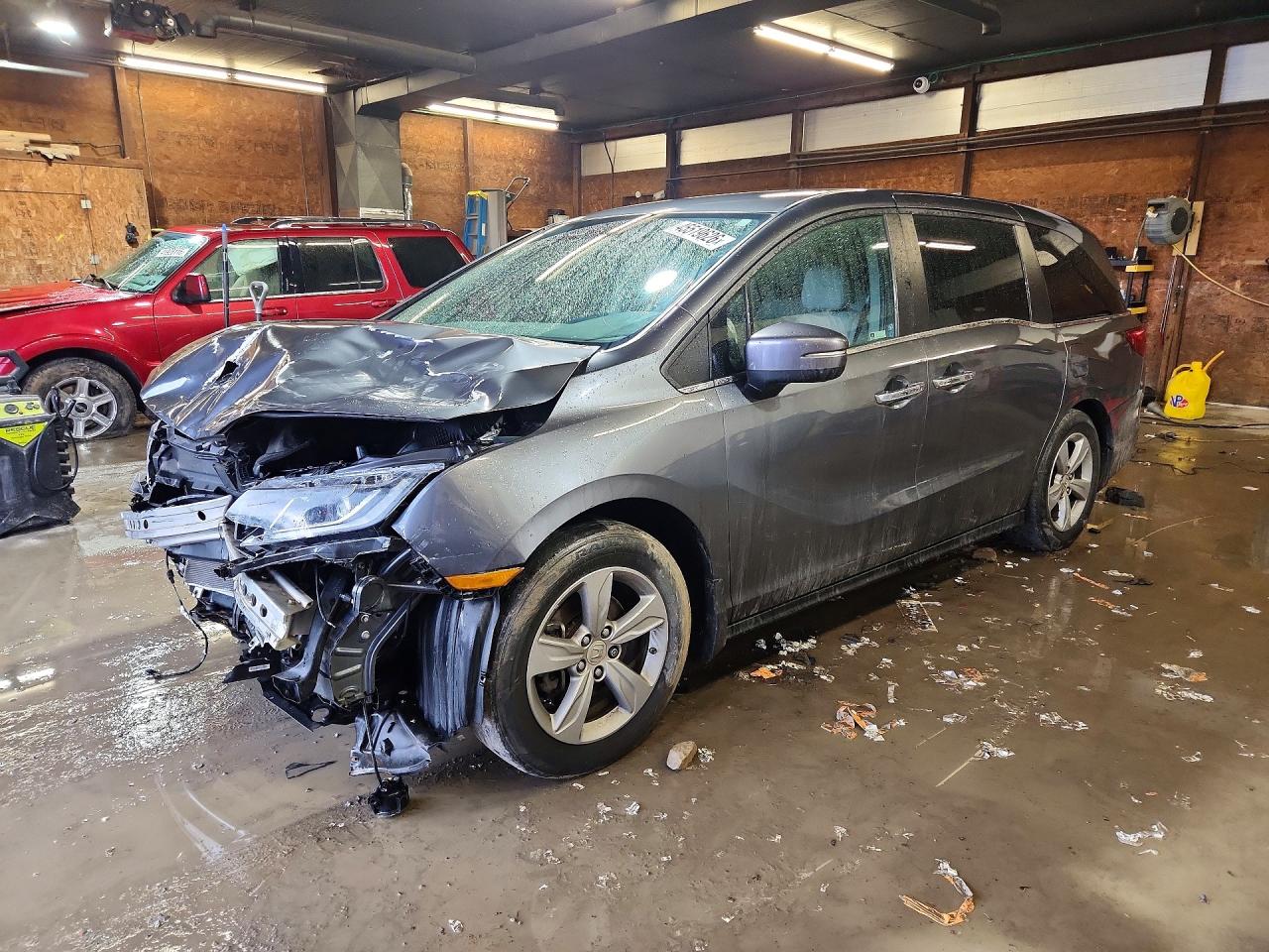 Salvage Honda Odyssey Image