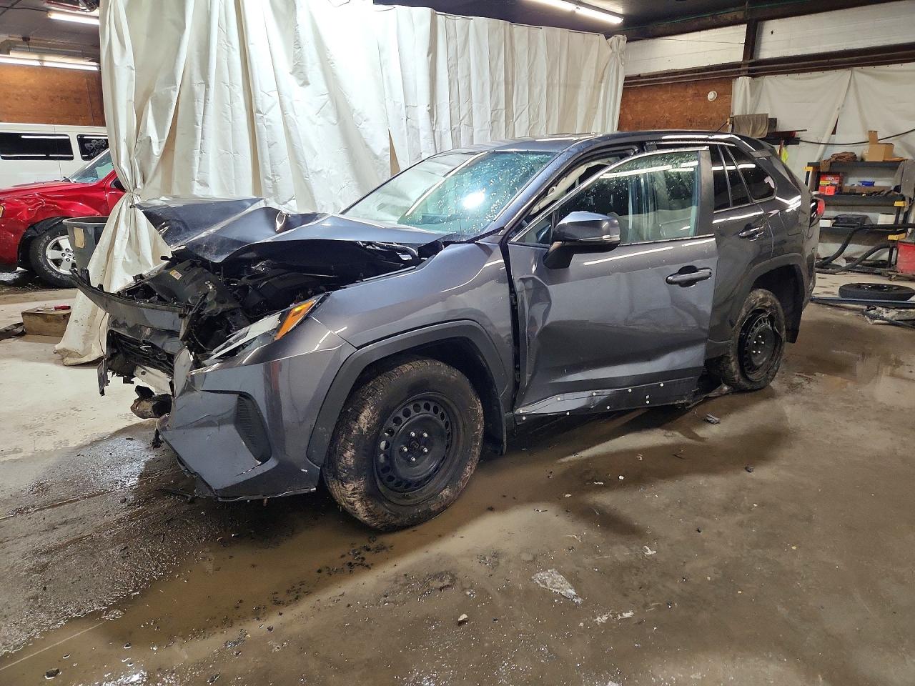 Salvage Toyota RAV4 Image
