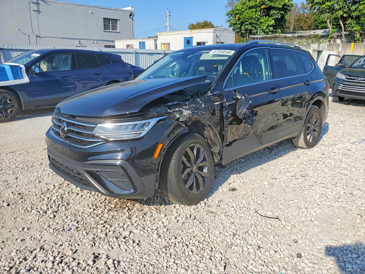 Salvage Volkswagen Tiguan Image