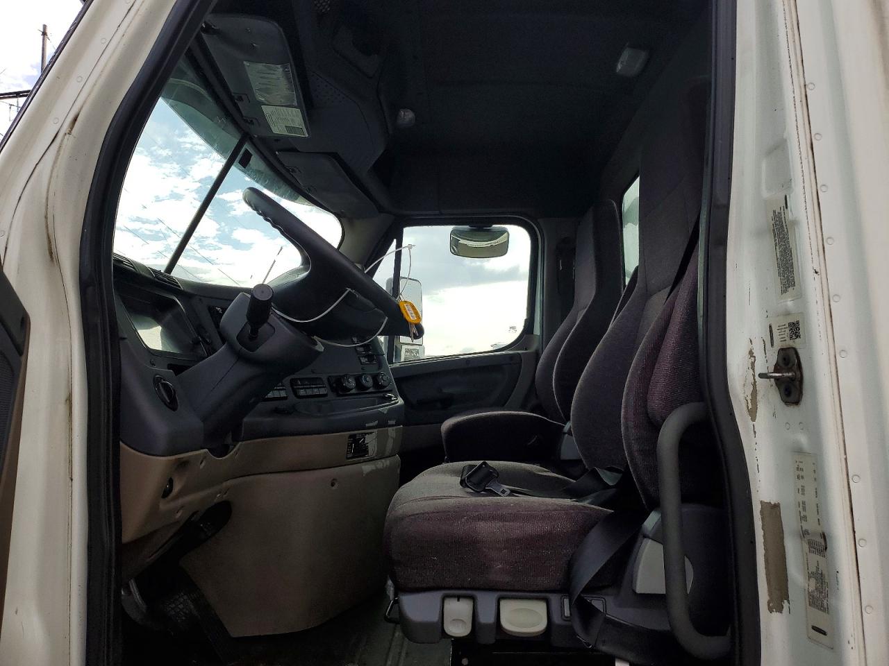 Freigliner Cascadia 125