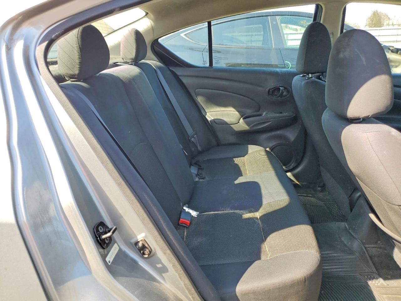 Nissan Versa 1.6 S