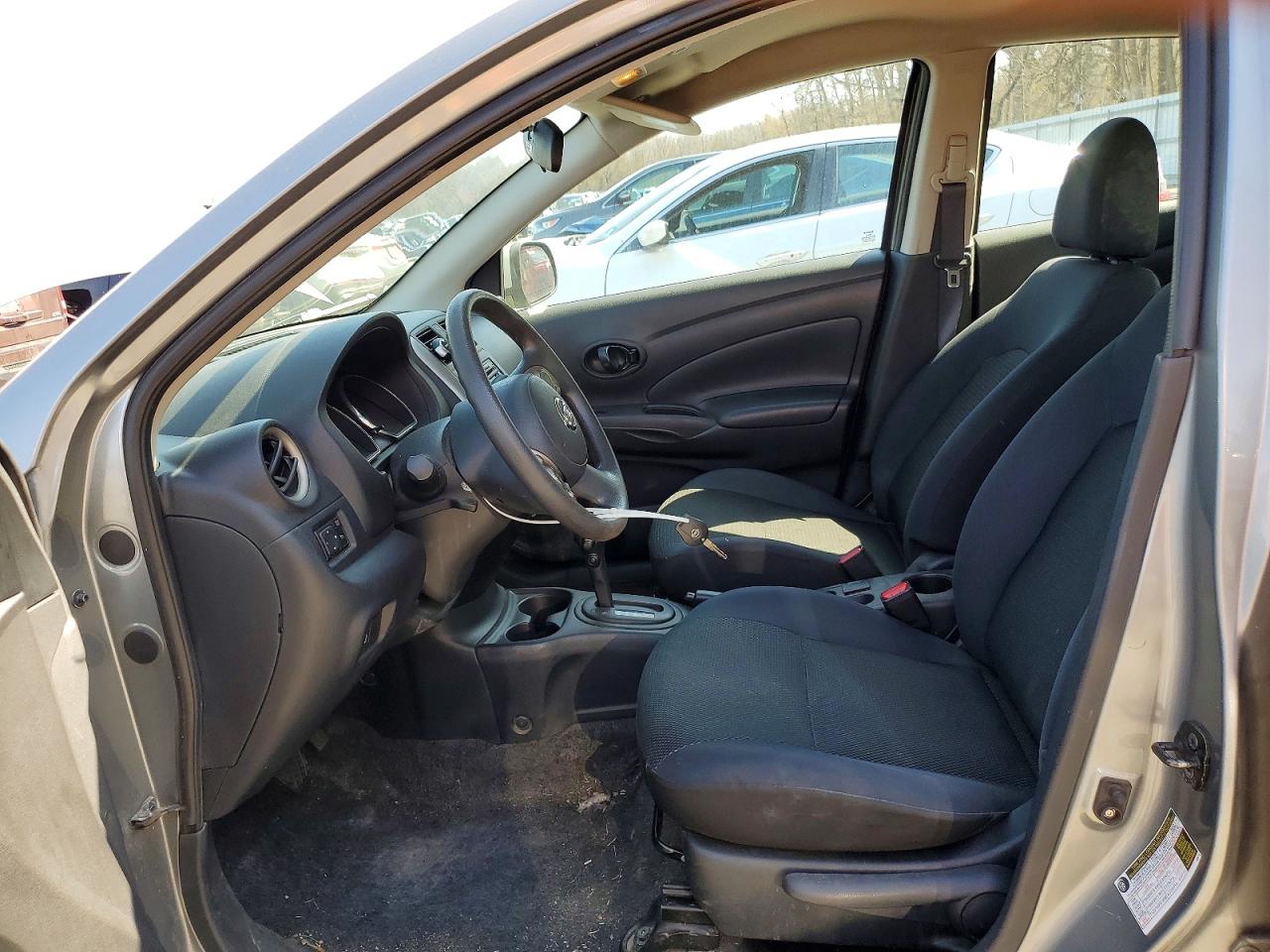 Nissan Versa 1.6 S