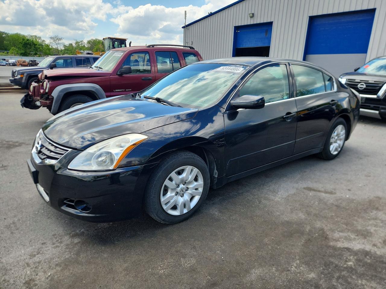 Salvage Nissan Altima Image