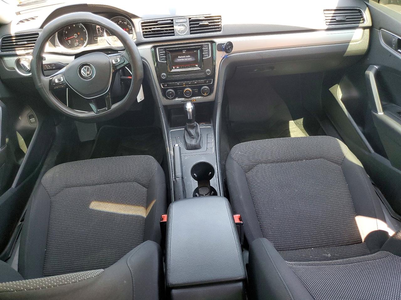Volkswagen Passat S