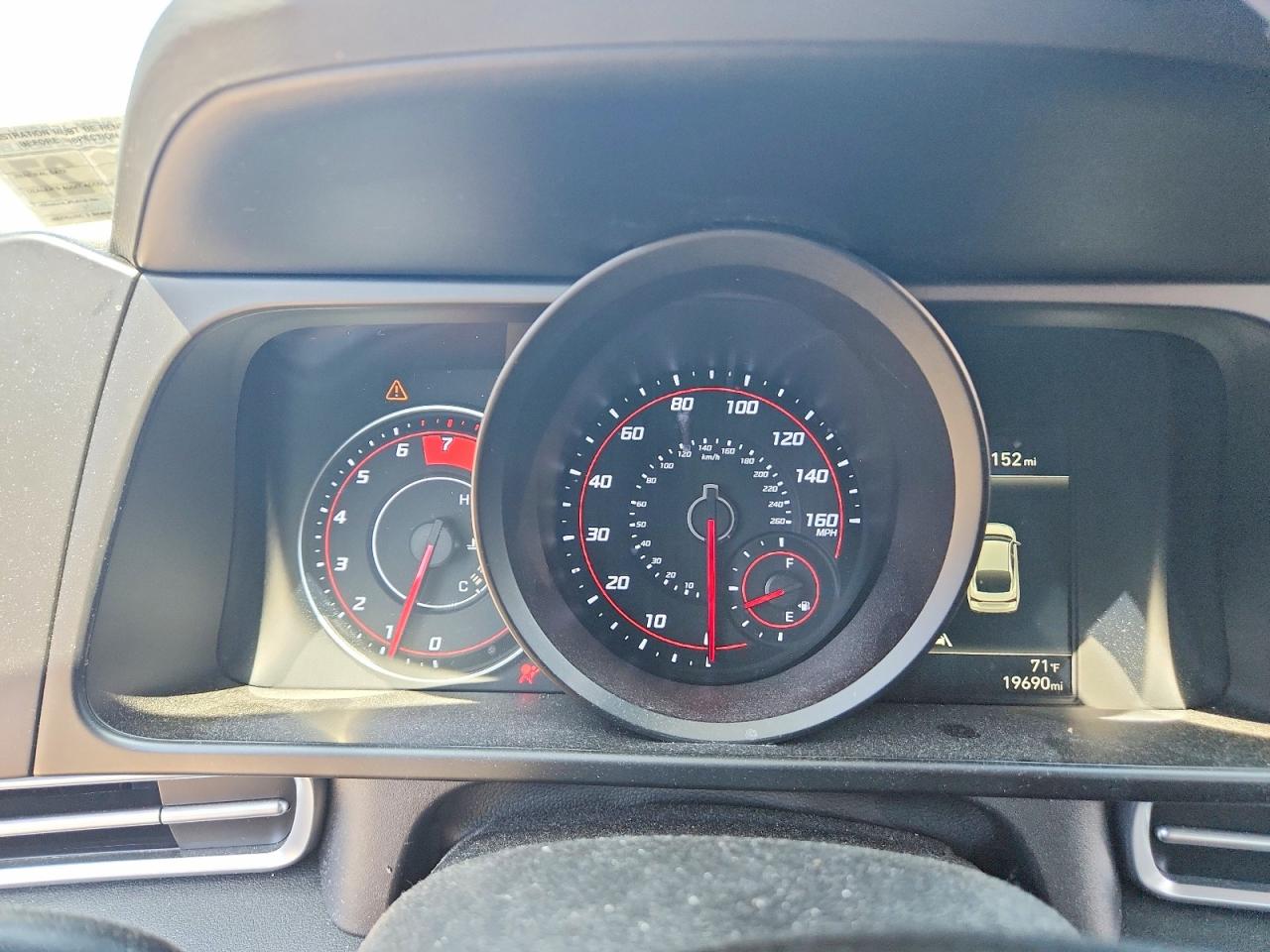 Hyundai ELANTRA Sel