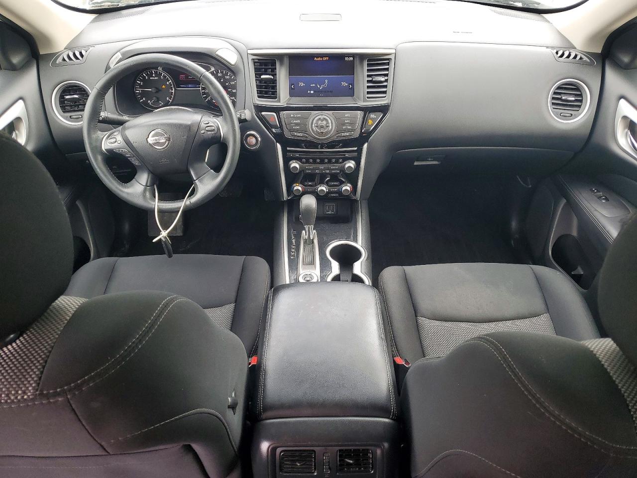 Nissan Pathfinder Sv
