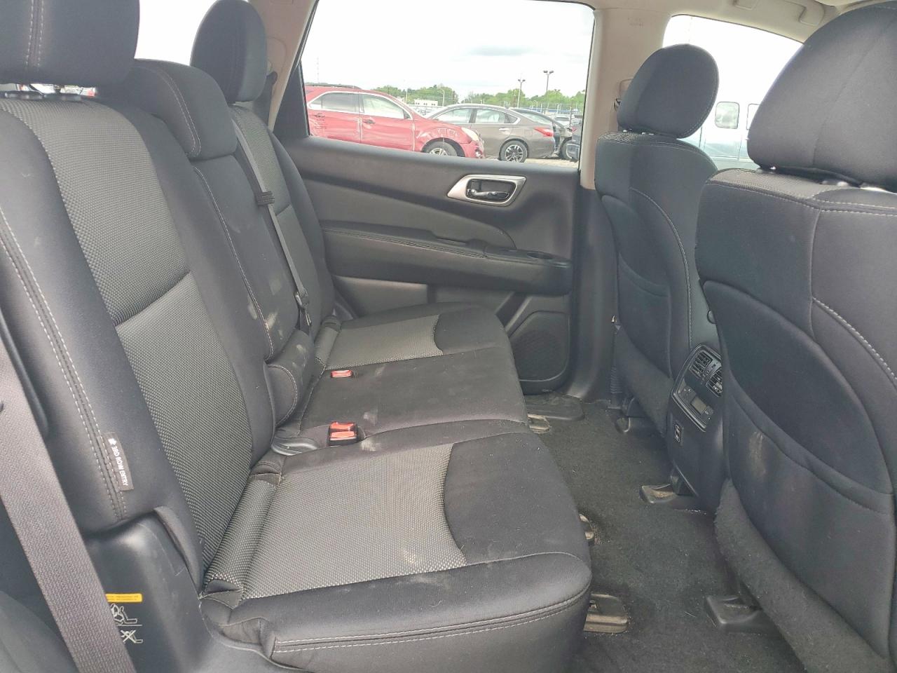 Nissan Pathfinder Sv