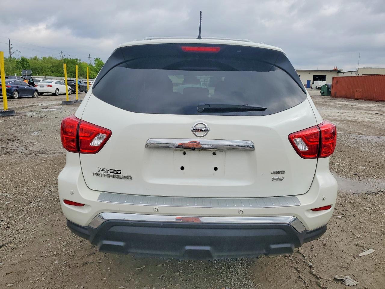 Nissan Pathfinder Sv
