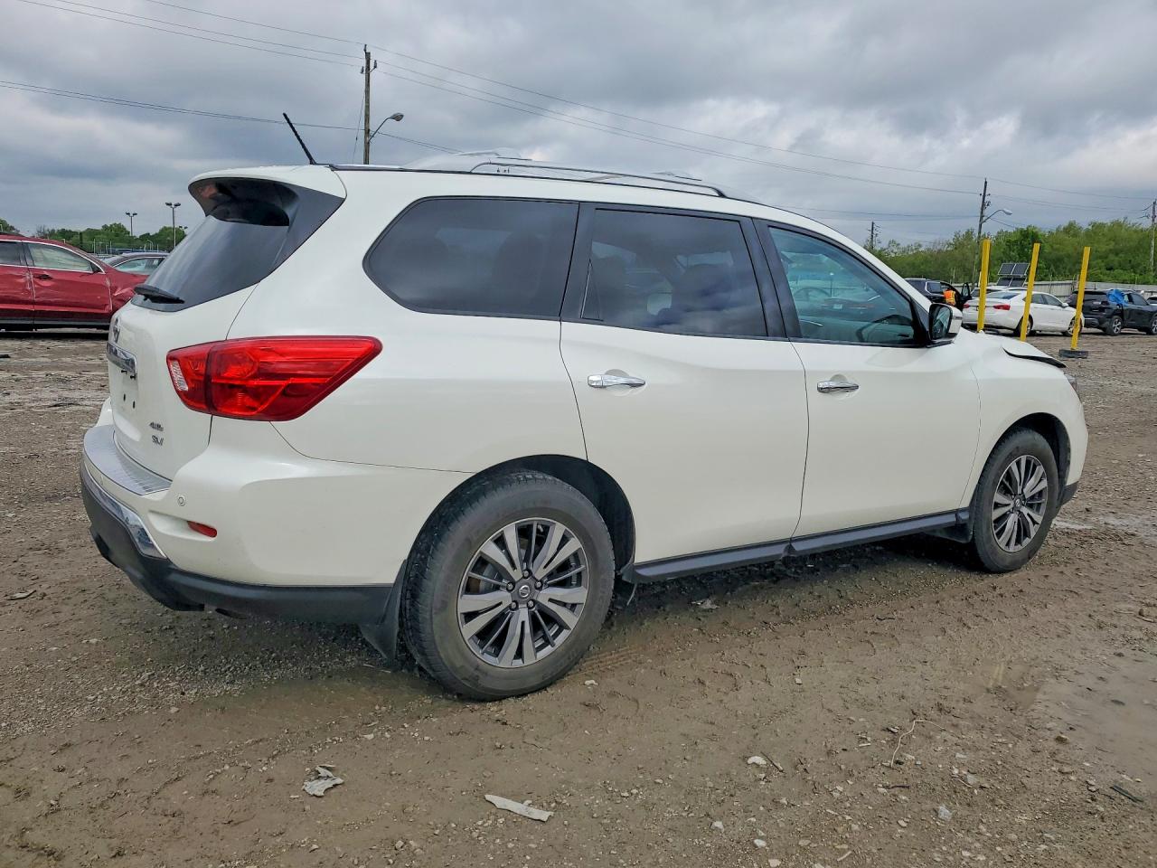 Nissan Pathfinder Sv