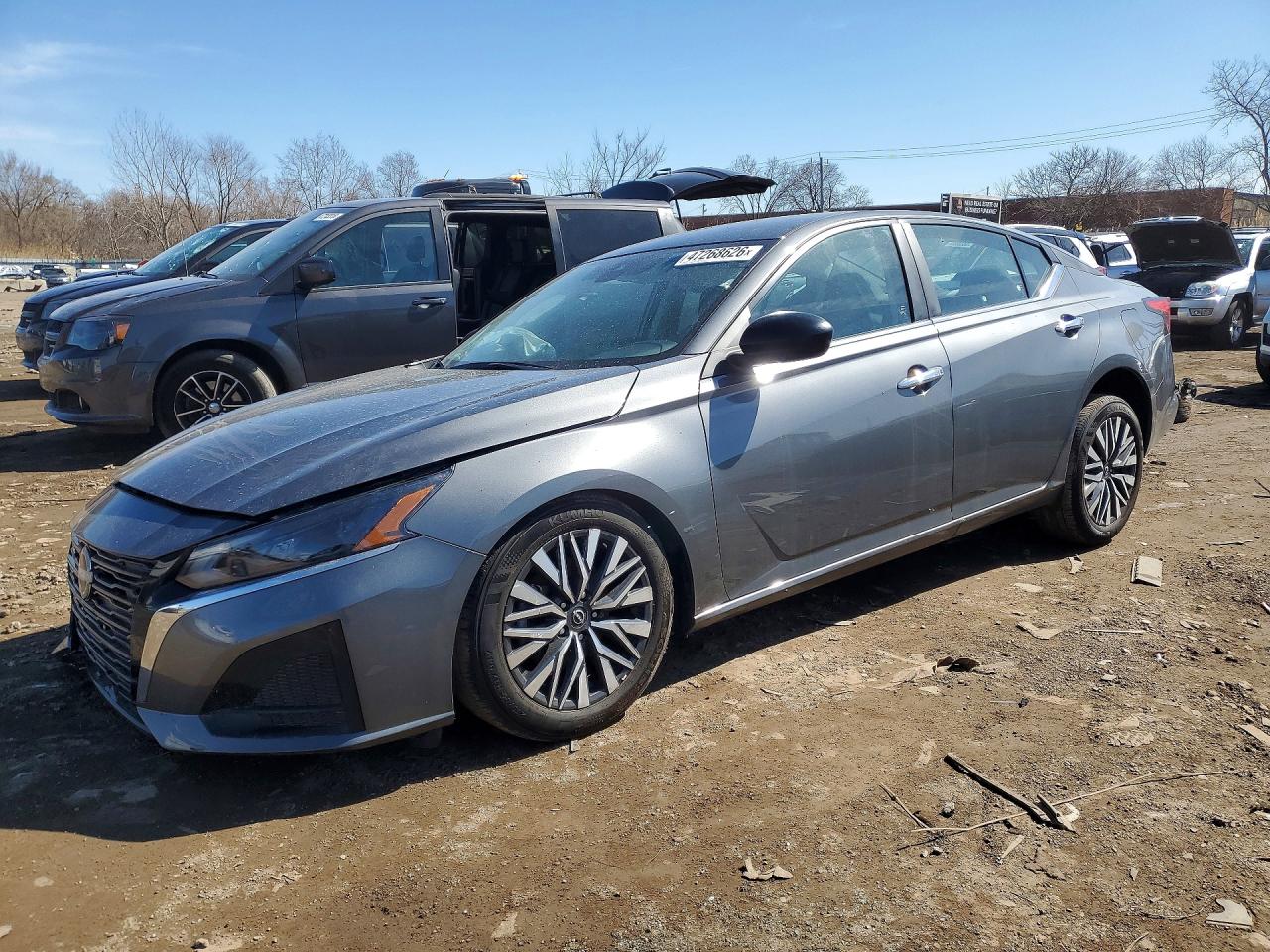 Salvage Nissan Altima Image