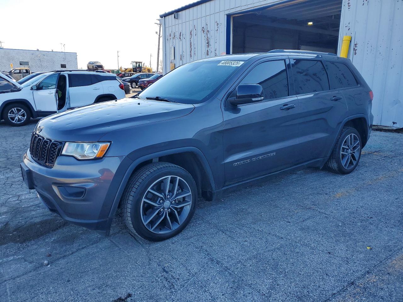 Salvage Jeep Grand Cherokee Image