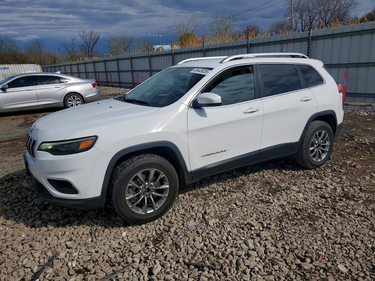 Salvage Jeep Cherokee Image