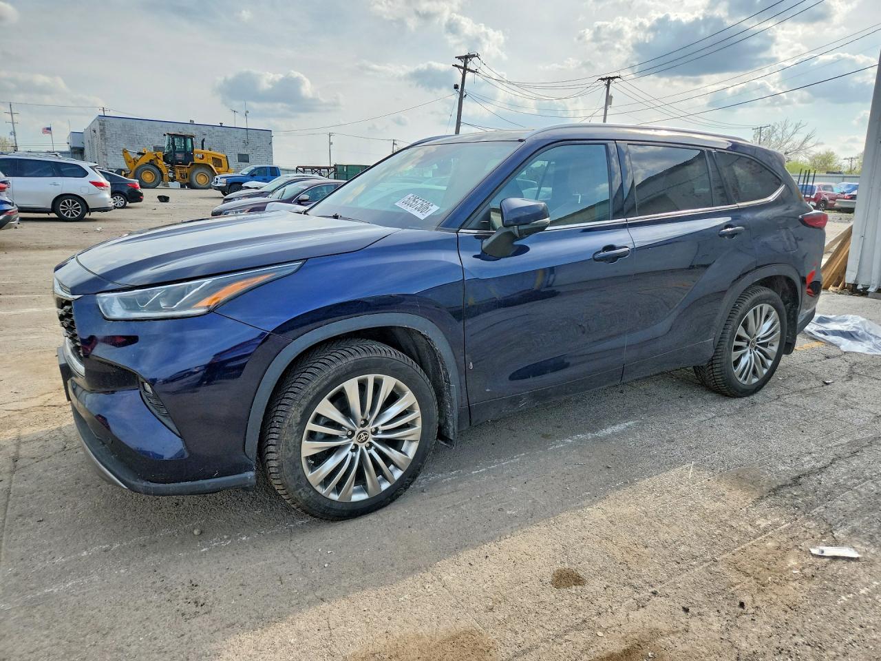 Salvage Toyota Highlander Image