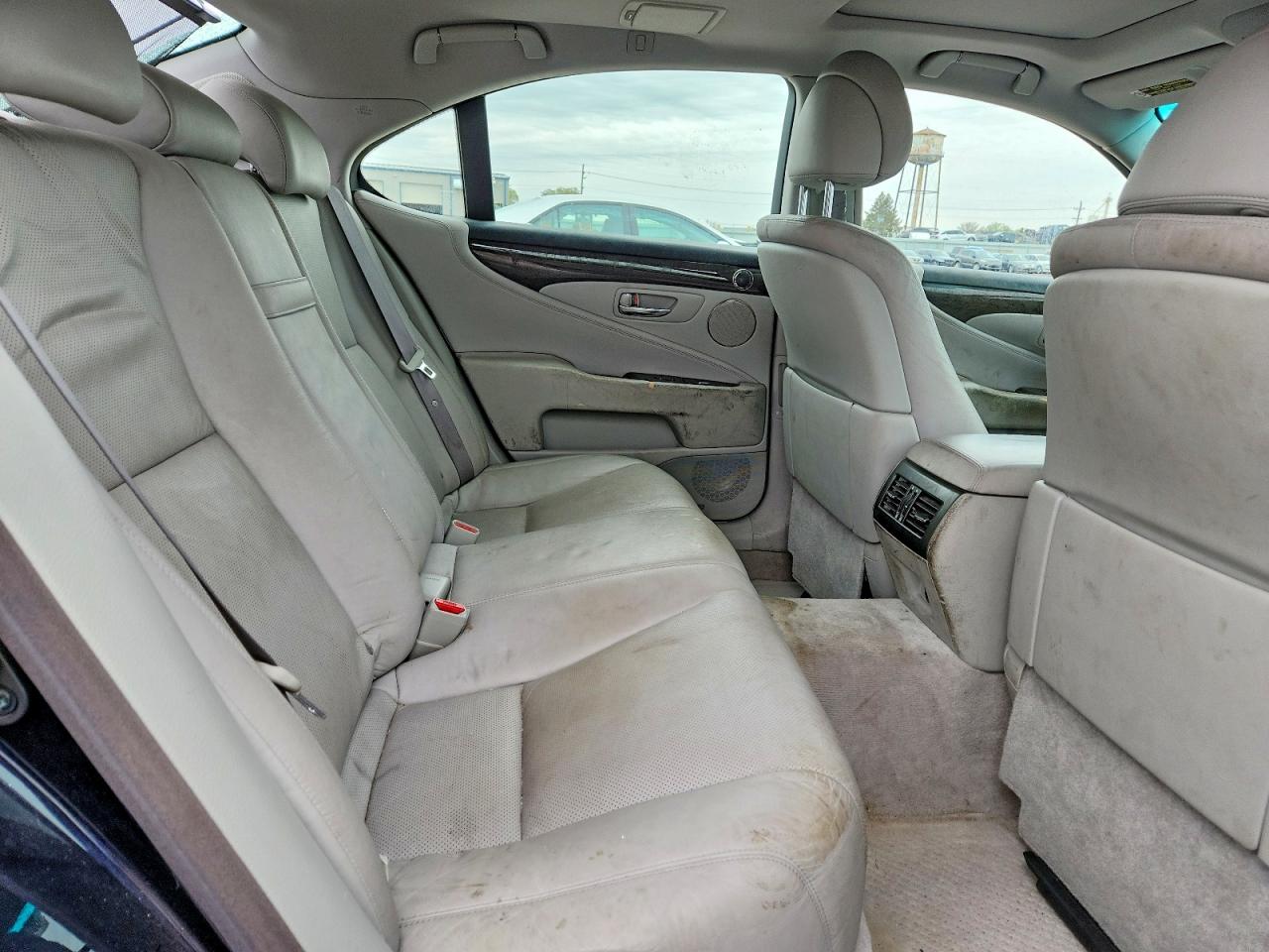 Lexus LS Base