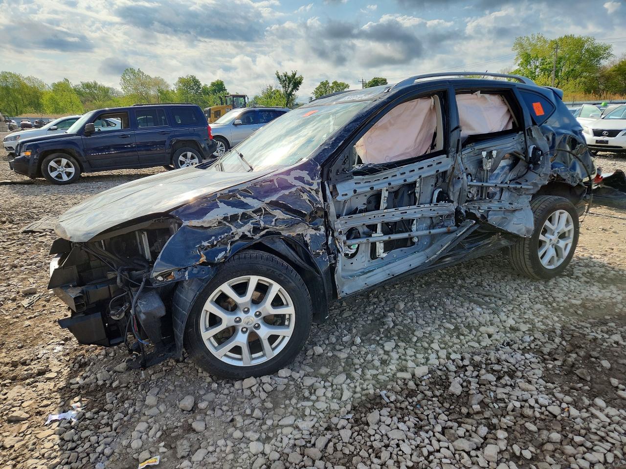 Salvage Nissan Rogue Image
