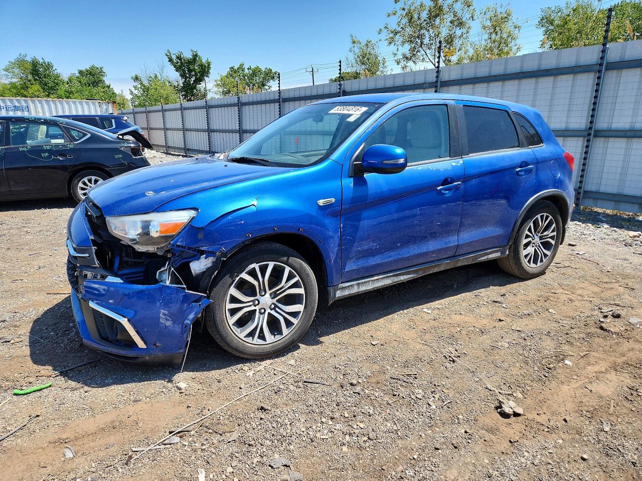 Salvage Mitsubishi Outlander Image