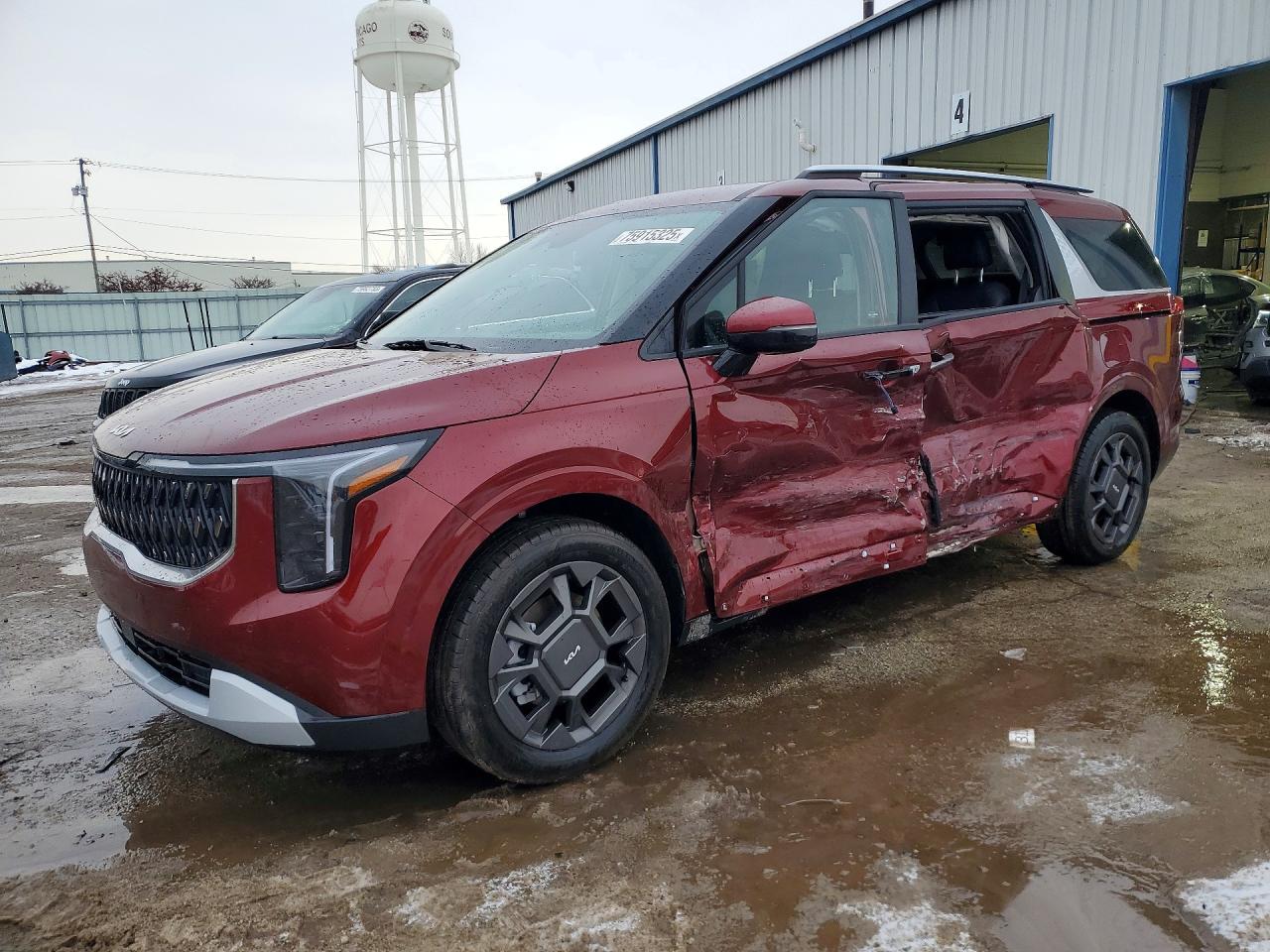 Salvage Kia Carnival Image