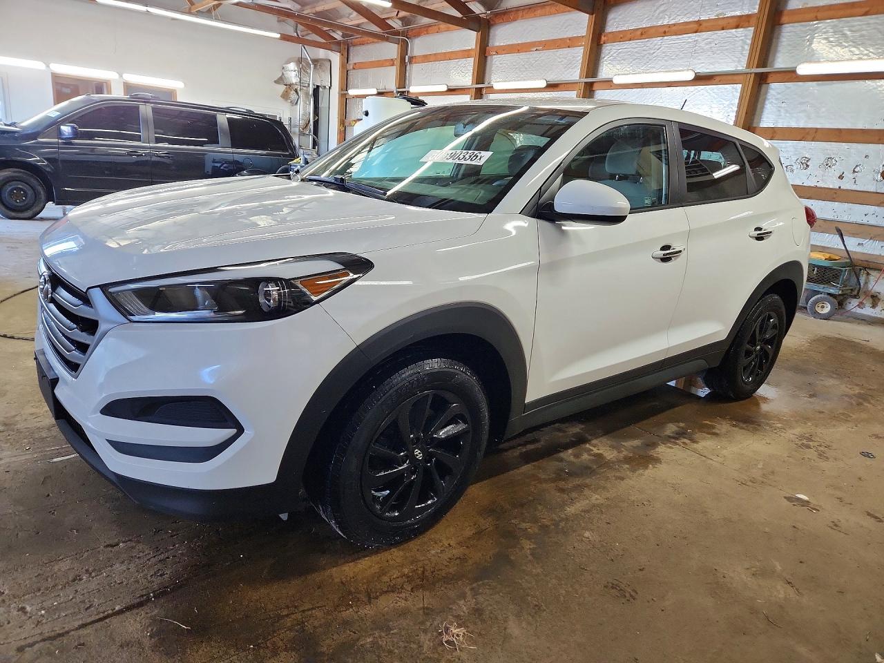 Salvage Hyundai TUCSON Image